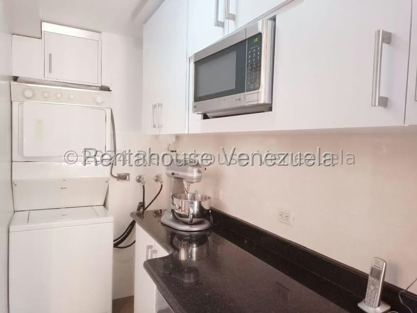 Apartamento (1 Nivel) en Alquiler en Los Dos Caminos, Distrito Metropolitano - 13