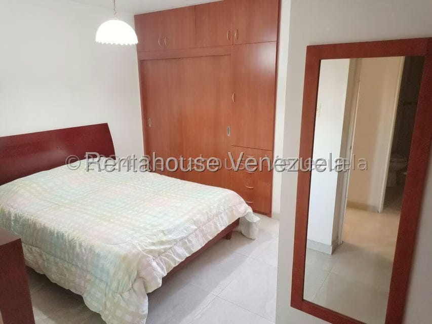 Apartamento (1 Nivel) en Alquiler en Los Dos Caminos, Distrito Metropolitano - 16