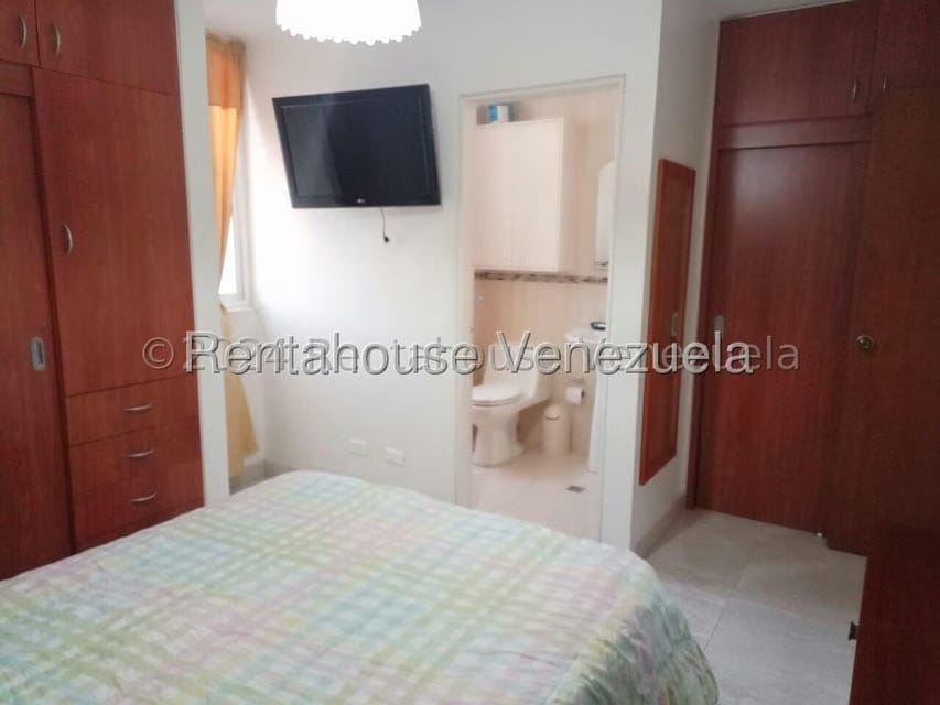 Apartamento (1 Nivel) en Alquiler en Los Dos Caminos, Distrito Metropolitano - 17