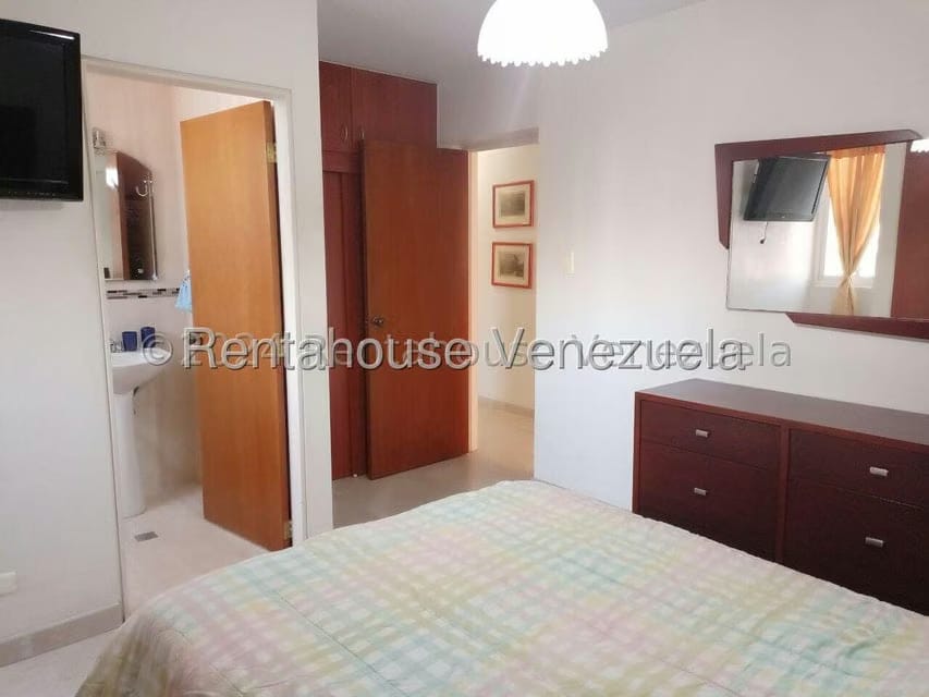 Apartamento (1 Nivel) en Alquiler en Los Dos Caminos, Distrito Metropolitano - 19