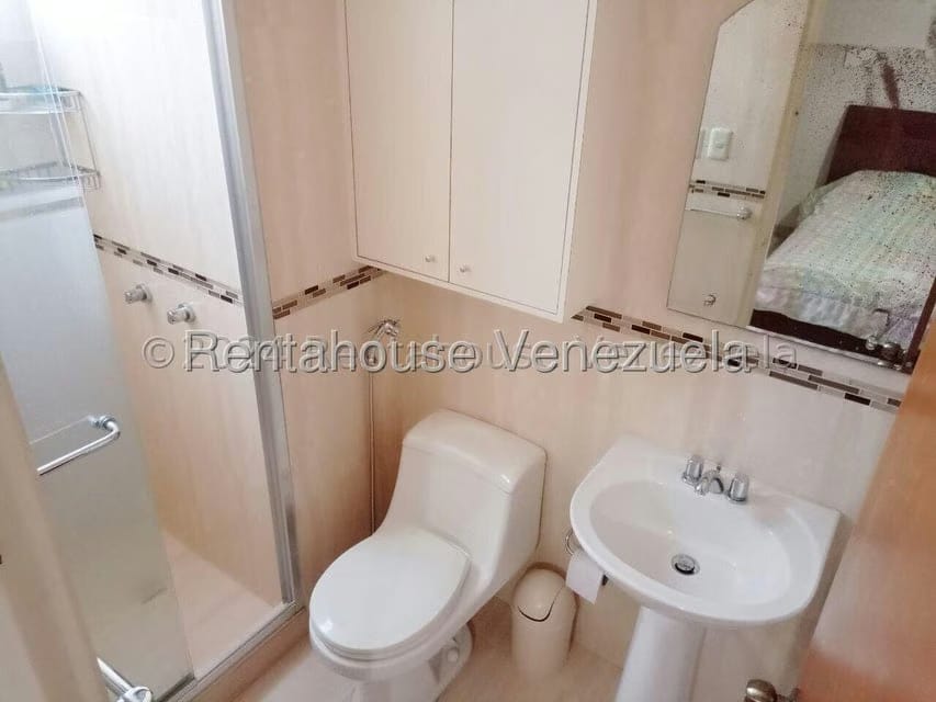 Apartamento (1 Nivel) en Alquiler en Los Dos Caminos, Distrito Metropolitano - 20