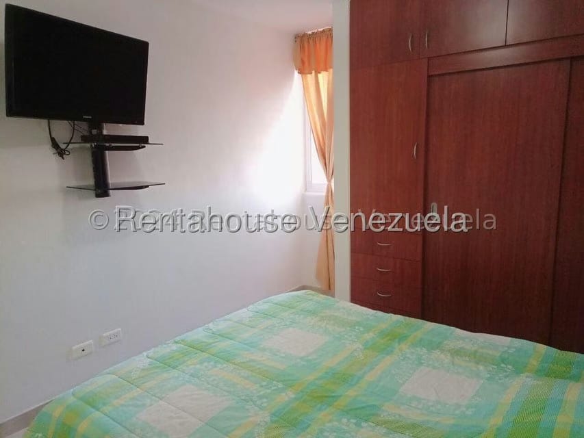 Apartamento (1 Nivel) en Alquiler en Los Dos Caminos, Distrito Metropolitano - 23