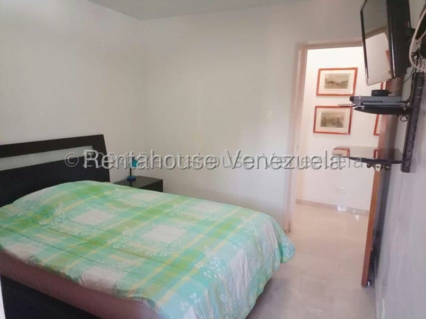 Apartamento (1 Nivel) en Alquiler en Los Dos Caminos, Distrito Metropolitano - 24