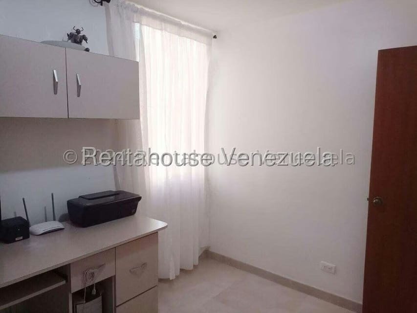 Apartamento (1 Nivel) en Alquiler en Los Dos Caminos, Distrito Metropolitano - 26