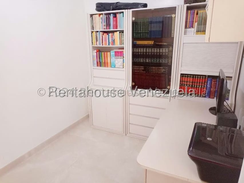 Apartamento (1 Nivel) en Alquiler en Los Dos Caminos, Distrito Metropolitano - 27
