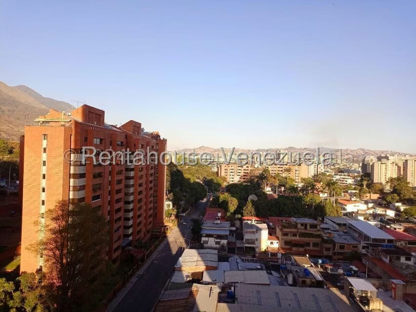 Apartamento (1 Nivel) en Alquiler en Los Dos Caminos, Distrito Metropolitano - 30