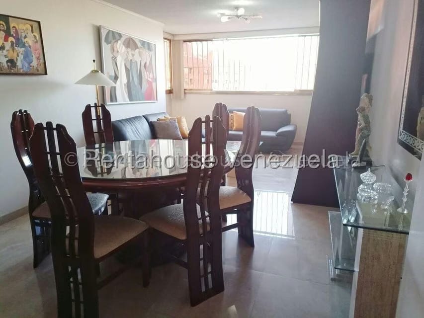 Apartamento (1 Nivel) en Alquiler en Los Dos Caminos, Distrito Metropolitano - 4