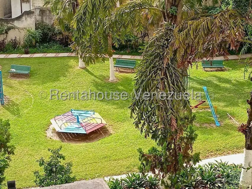 Apartamento (1 Nivel) en Alquiler en Los Dos Caminos, Distrito Metropolitano - 32