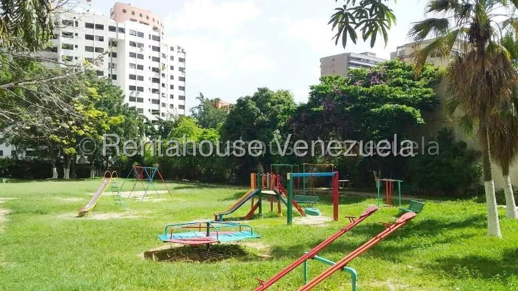 Apartamento (1 Nivel) en Alquiler en Los Dos Caminos, Distrito Metropolitano - 33