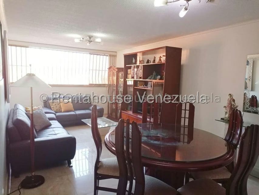 Apartamento (1 Nivel) en Alquiler en Los Dos Caminos, Distrito Metropolitano - 5