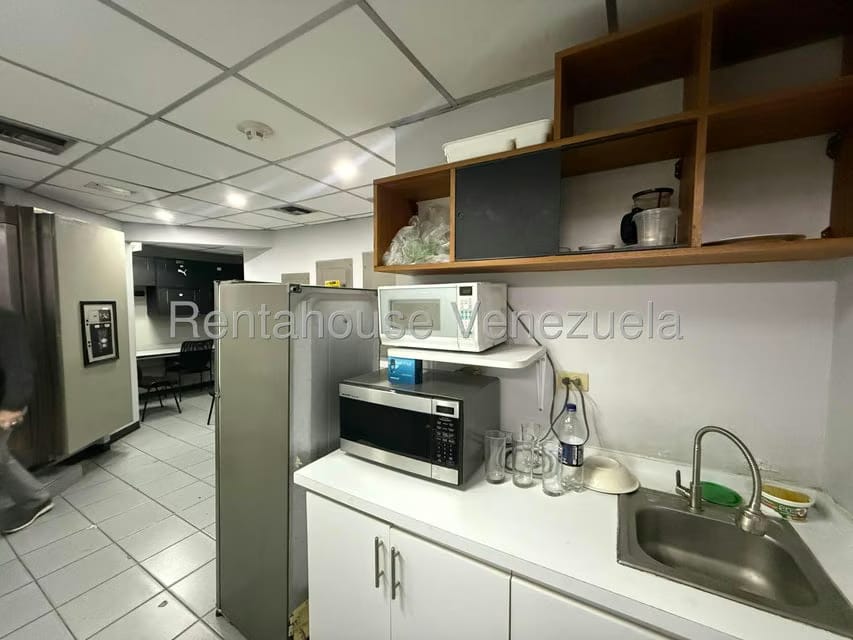 Comercial (Local Comercial) en Venta en Los Dos Caminos, Distrito Metropolitano - 15