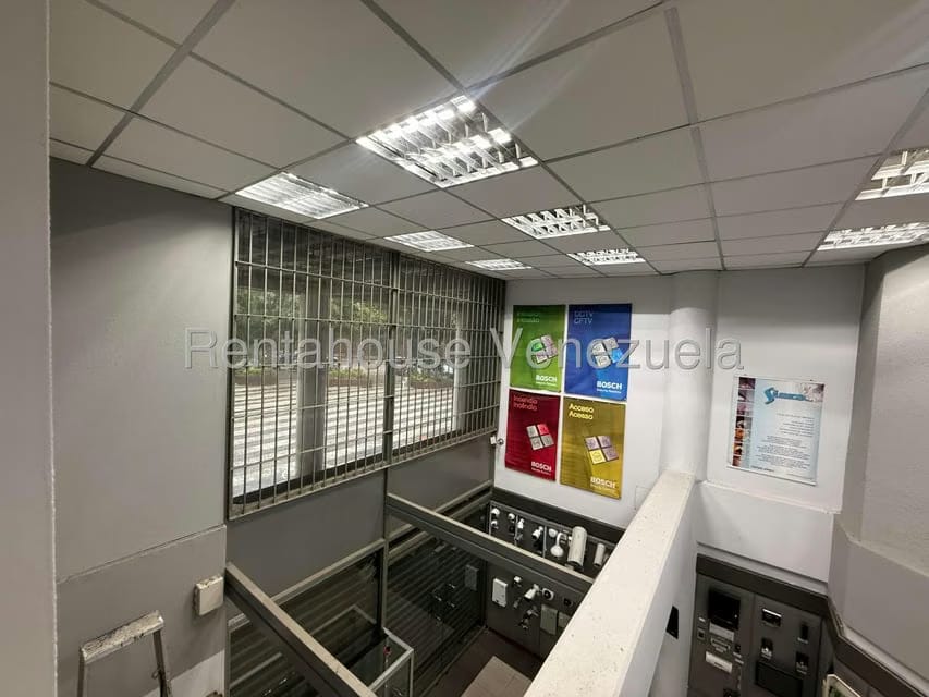 Comercial (Local Comercial) en Venta en Los Dos Caminos, Distrito Metropolitano - 16