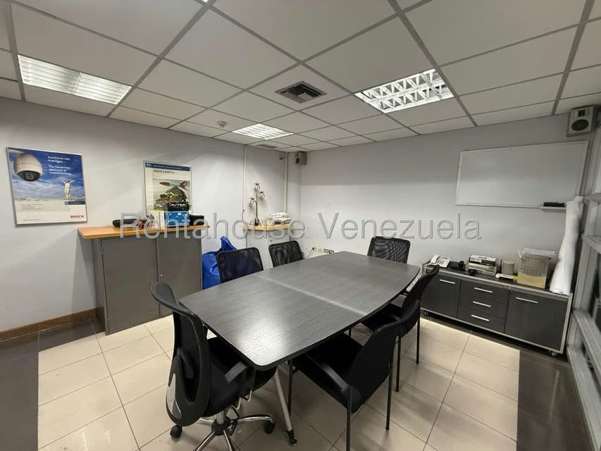 Comercial (Local Comercial) en Venta en Los Dos Caminos, Distrito Metropolitano - 18
