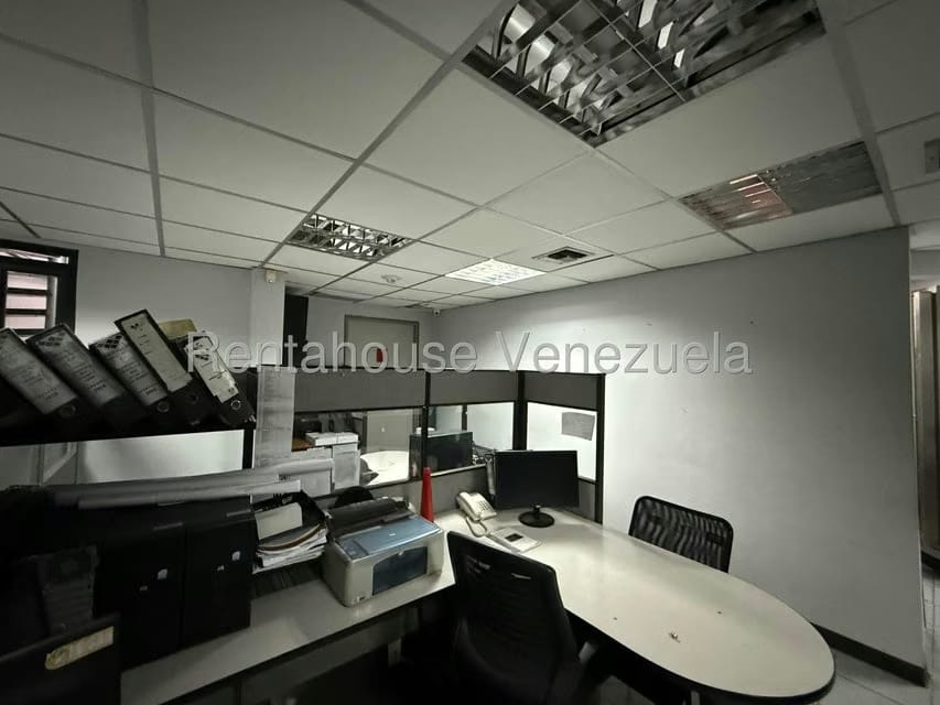 Comercial (Local Comercial) en Venta en Los Dos Caminos, Distrito Metropolitano - 21