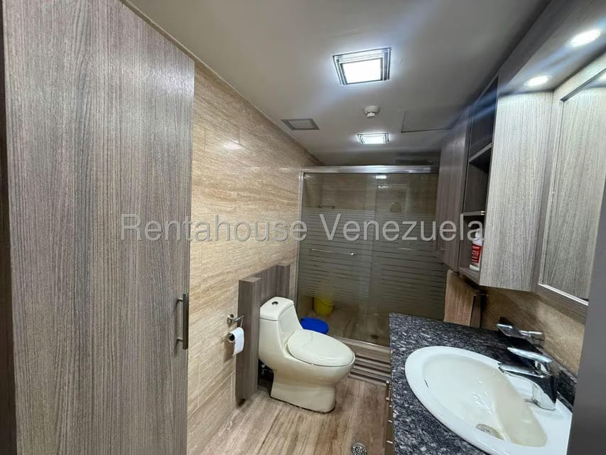 Comercial (Local Comercial) en Venta en Los Dos Caminos, Distrito Metropolitano - 24