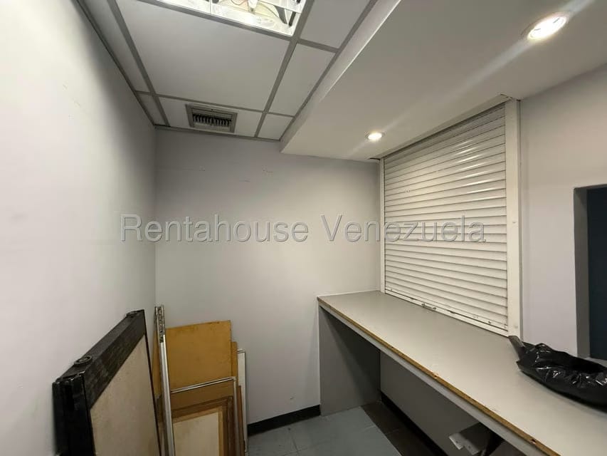 Comercial (Local Comercial) en Venta en Los Dos Caminos, Distrito Metropolitano - 26