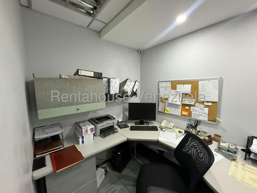 Comercial (Local Comercial) en Venta en Los Dos Caminos, Distrito Metropolitano - 27