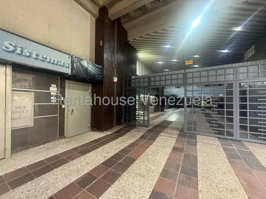 Comercial (Local Comercial) en Venta en Los Dos Caminos, Distrito Metropolitano - 30