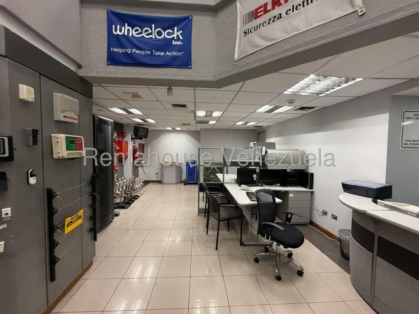 Comercial (Local Comercial) en Venta en Los Dos Caminos, Distrito Metropolitano - 6