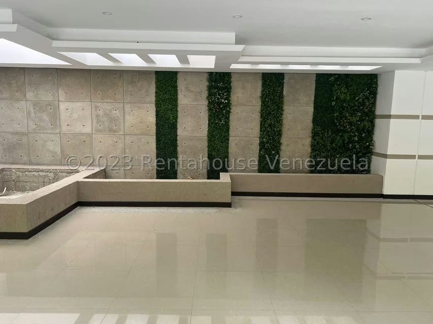 Apartamento (Planta Baja) en Venta en Alto Hatillo, Distrito Metropolitano - 2