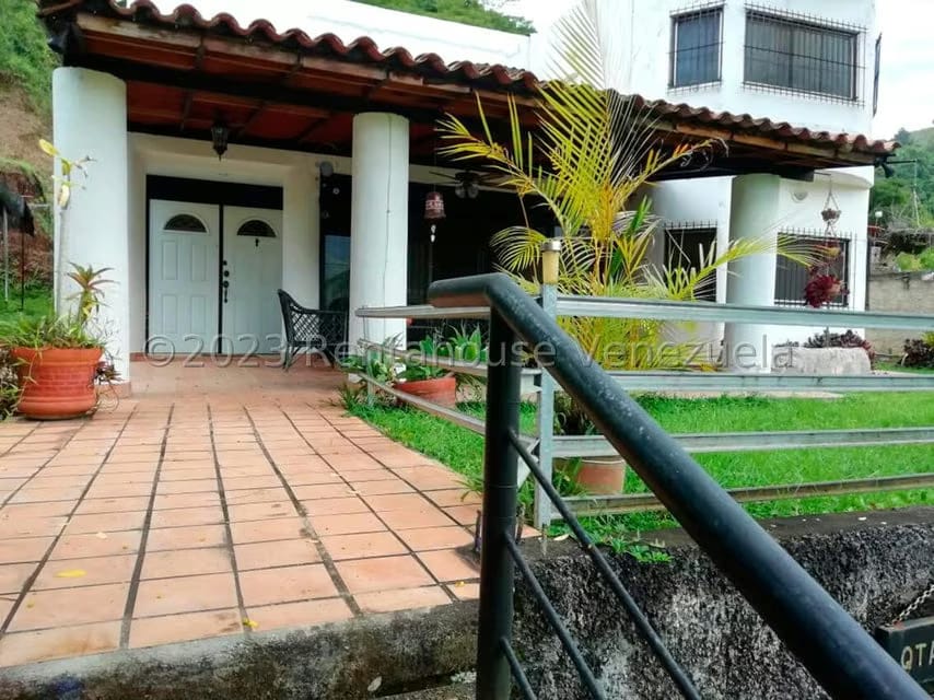 Casa (Contemporaneo) en Venta en Karimao Country, Distrito Metropolitano - 2