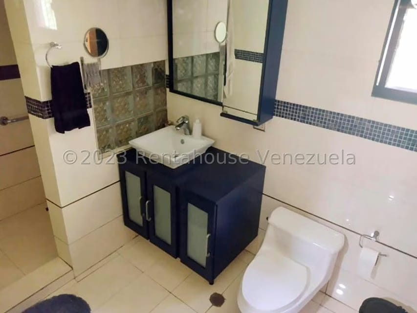 Casa (Contemporaneo) en Venta en Karimao Country, Distrito Metropolitano - 20