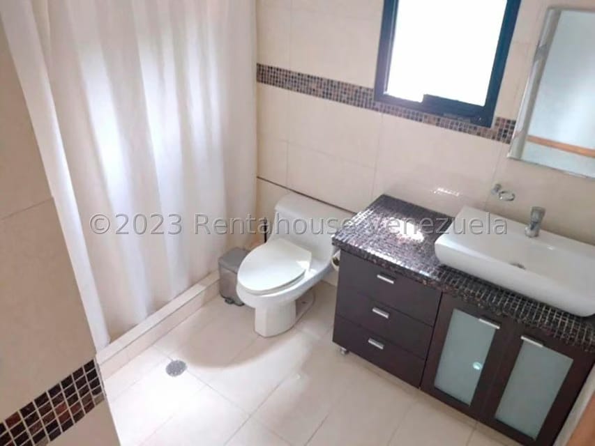 Casa (Contemporaneo) en Venta en Karimao Country, Distrito Metropolitano - 28