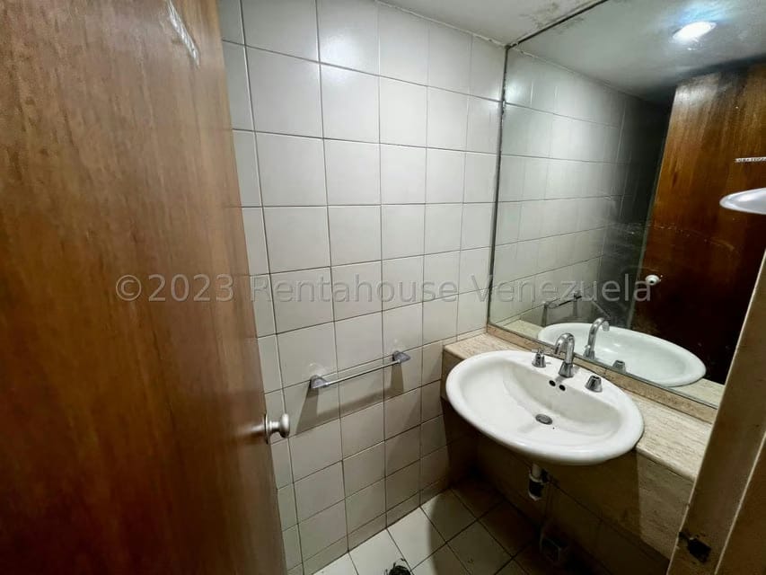 Comercial (Local Comercial) en Alquiler en La Castellana, Distrito Metropolitano - 13