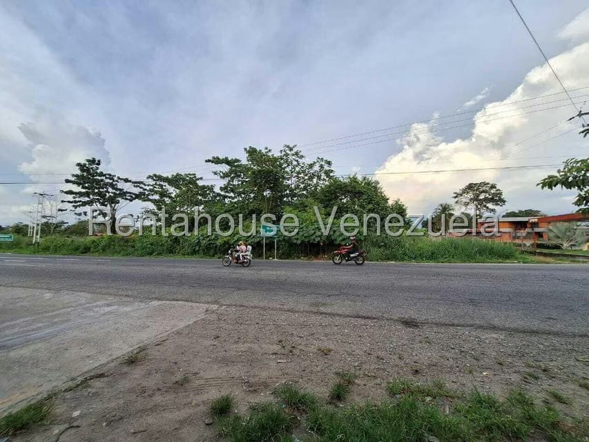Terreno (Industrial) en Venta en Avenida Bolivar, Merida - 2