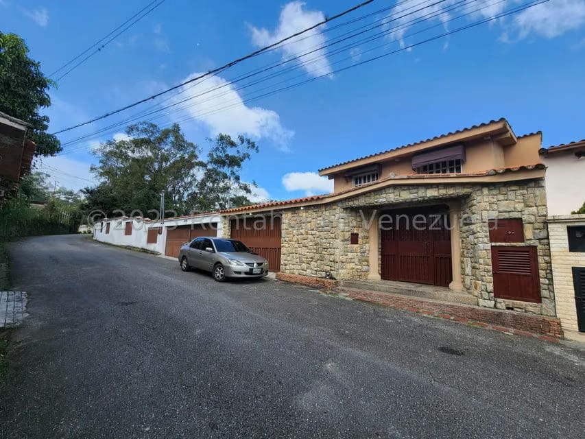 Casa (Multipes Niveles) en Venta en Colinas de Carrizal, Miranda