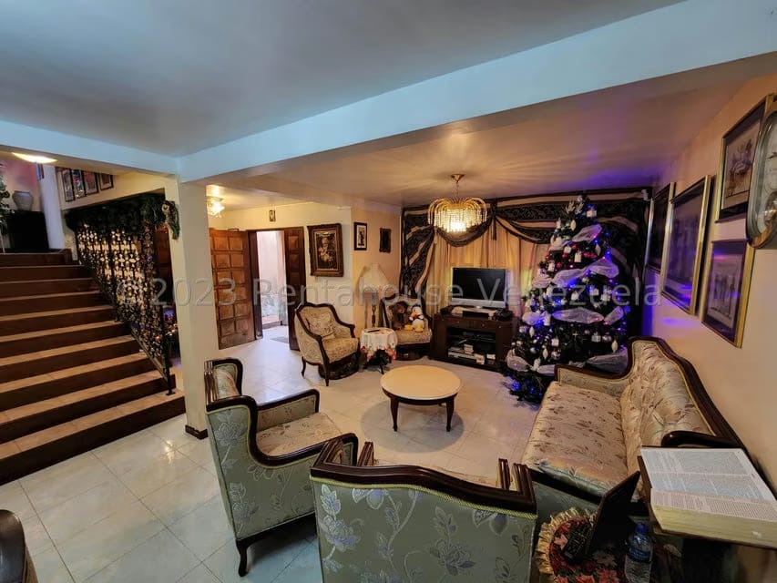 Casa (Multipes Niveles) en Venta en Colinas de Carrizal, Miranda - 2