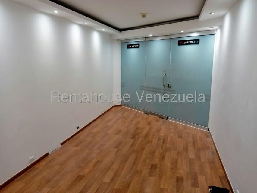 Comercial (Local Comercial) en Alquiler en Los Naranjos del Cafetal, Distrito Metropolitano - 4