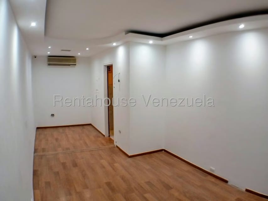 Comercial (Local Comercial) en Alquiler en Los Naranjos del Cafetal, Distrito Metropolitano - 9
