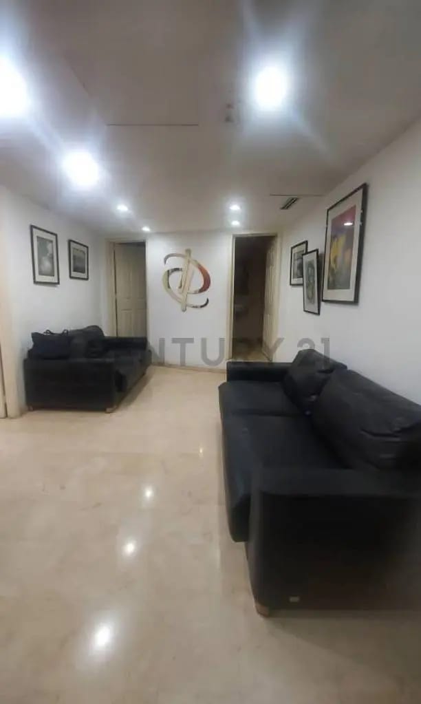 Alquiler de oficina completa en 2500$ o cubículos de 20mtrs cada uno en 650$ - 2