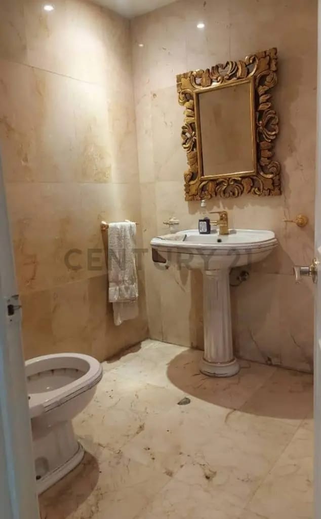 Alquiler de oficina completa en 2500$ o cubículos de 20mtrs cada uno en 650$ - 12