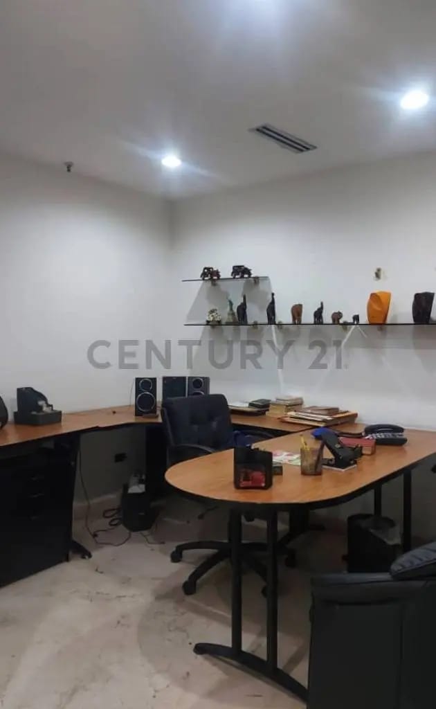 Alquiler de oficina completa en 2500$ o cubículos de 20mtrs cada uno en 650$ - 4