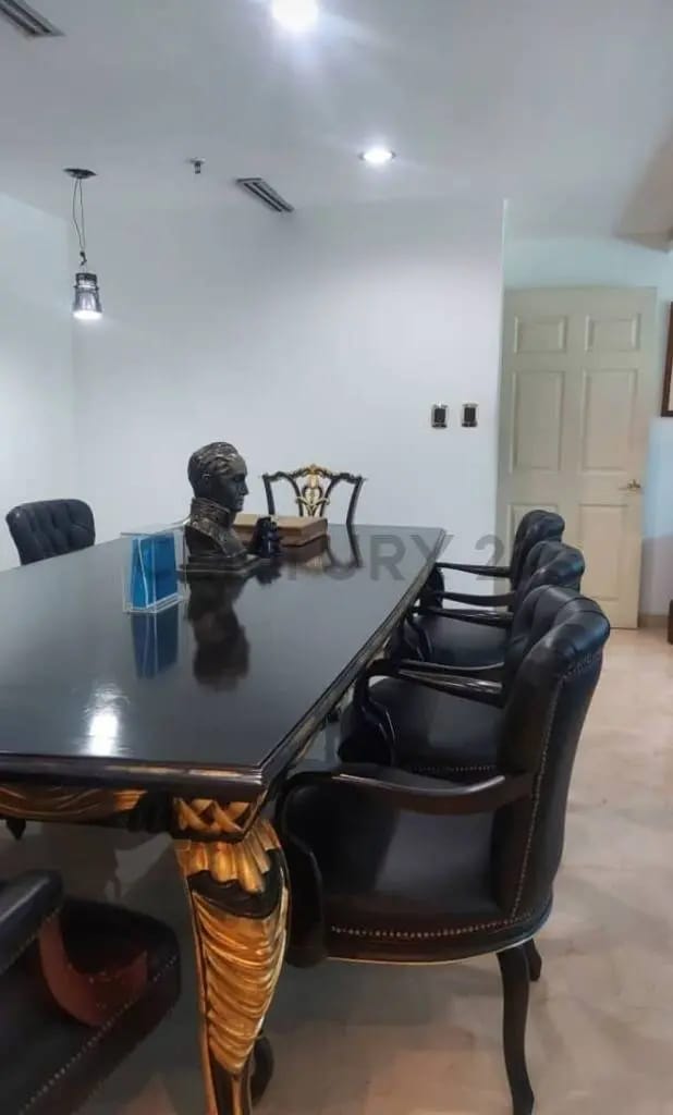 Alquiler de oficina completa en 2500$ o cubículos de 20mtrs cada uno en 650$ - 7