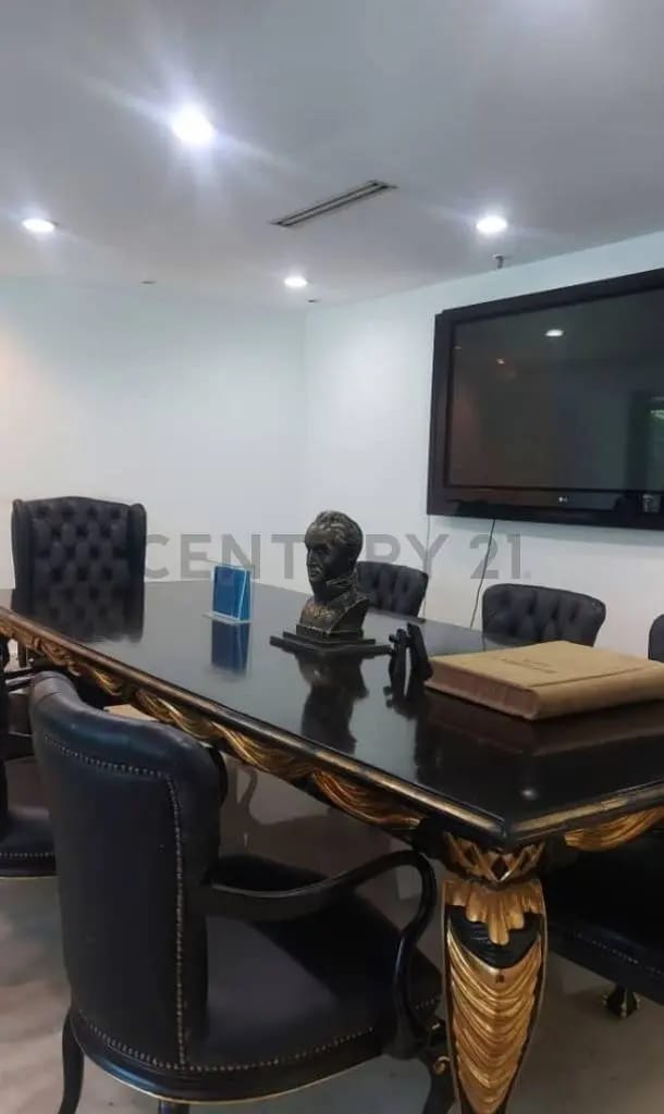 Alquiler de oficina completa en 2500$ o cubículos de 20mtrs cada uno en 650$ - 8