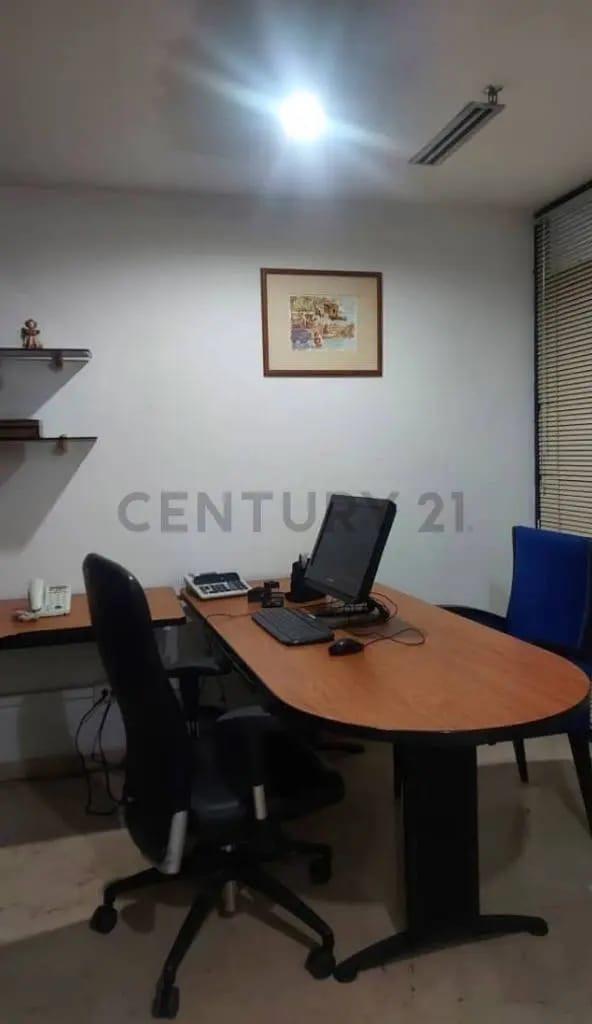 Alquiler de oficina completa en 2500$ o cubículos de 20mtrs cada uno en 650$ - 9