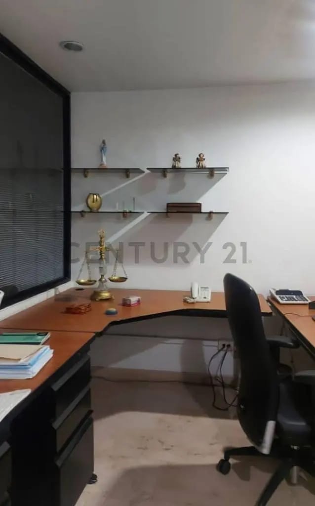 Alquiler de oficina completa en 2500$ o cubículos de 20mtrs cada uno en 650$ - 10