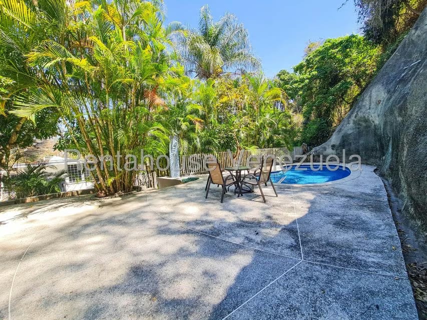 Casa (Multipes Niveles) en Venta en Cumbres de Curumo, Distrito Metropolitano - 11