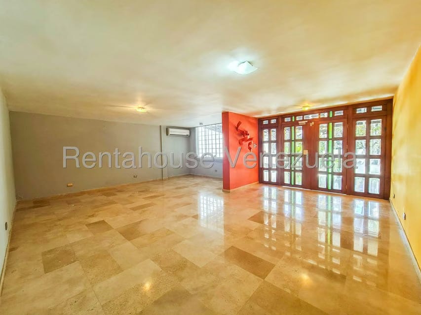 Casa (Multipes Niveles) en Venta en Cumbres de Curumo, Distrito Metropolitano - 13