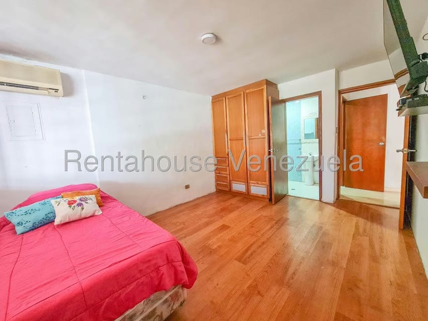 Casa (Multipes Niveles) en Venta en Cumbres de Curumo, Distrito Metropolitano - 17