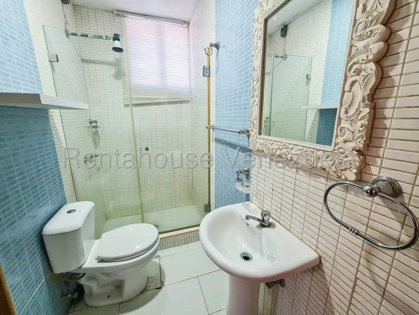 Casa (Multipes Niveles) en Venta en Cumbres de Curumo, Distrito Metropolitano - 18