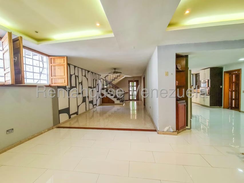 Casa (Multipes Niveles) en Venta en Cumbres de Curumo, Distrito Metropolitano - 19