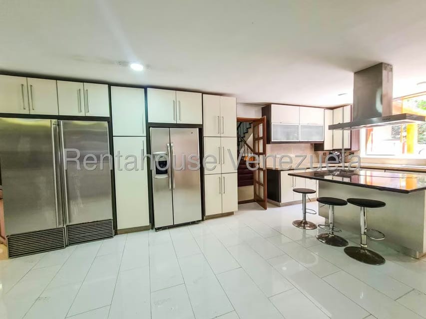 Casa (Multipes Niveles) en Venta en Cumbres de Curumo, Distrito Metropolitano - 23