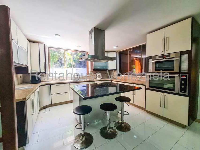Casa (Multipes Niveles) en Venta en Cumbres de Curumo, Distrito Metropolitano - 24