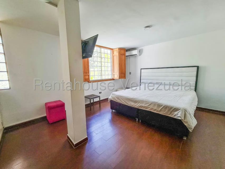 Casa (Multipes Niveles) en Venta en Cumbres de Curumo, Distrito Metropolitano - 26
