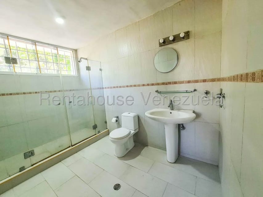 Casa (Multipes Niveles) en Venta en Cumbres de Curumo, Distrito Metropolitano - 30