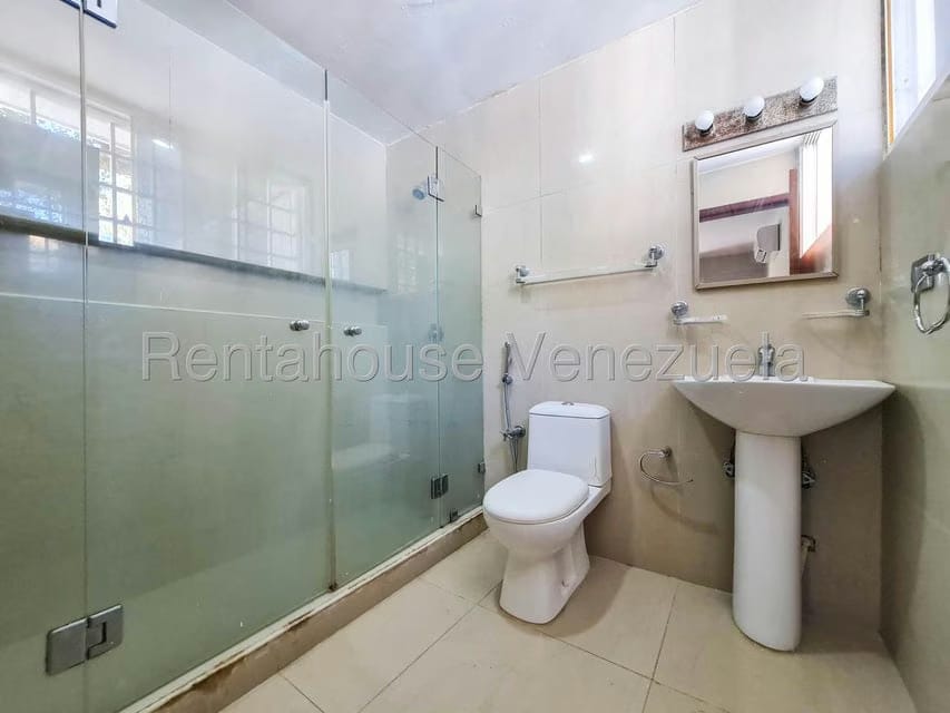 Casa (Multipes Niveles) en Venta en Cumbres de Curumo, Distrito Metropolitano - 33